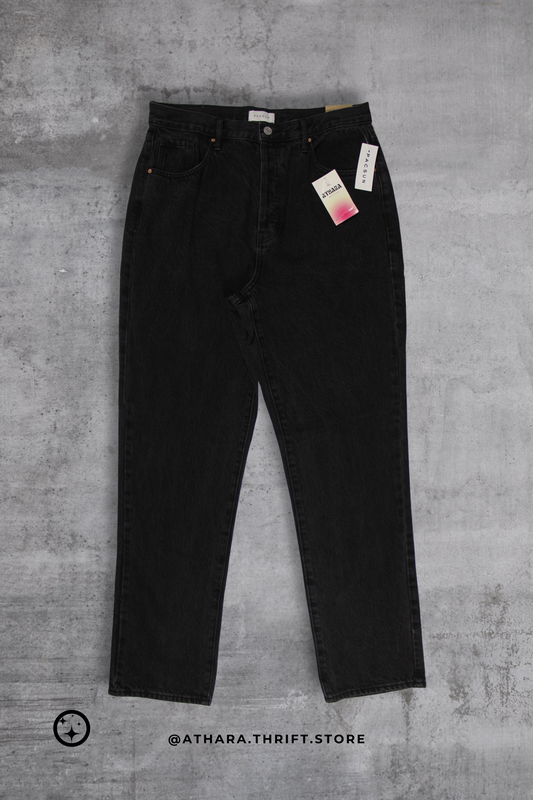 Jeans negros con abertura