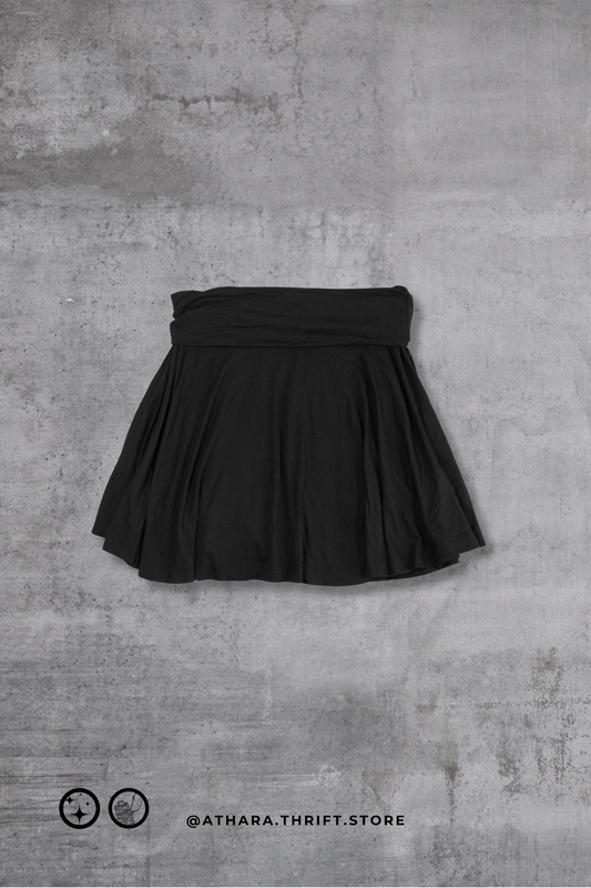 Falda negra con vuelo